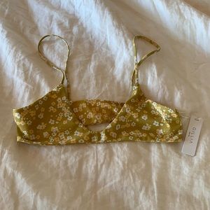 Gillia top. Size M but fits SMALL